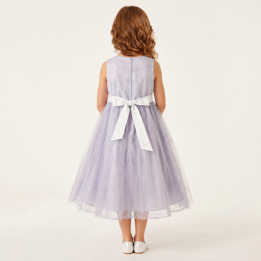 VESTIDO DE NIÑA CON APLICACIONES BORDADAS