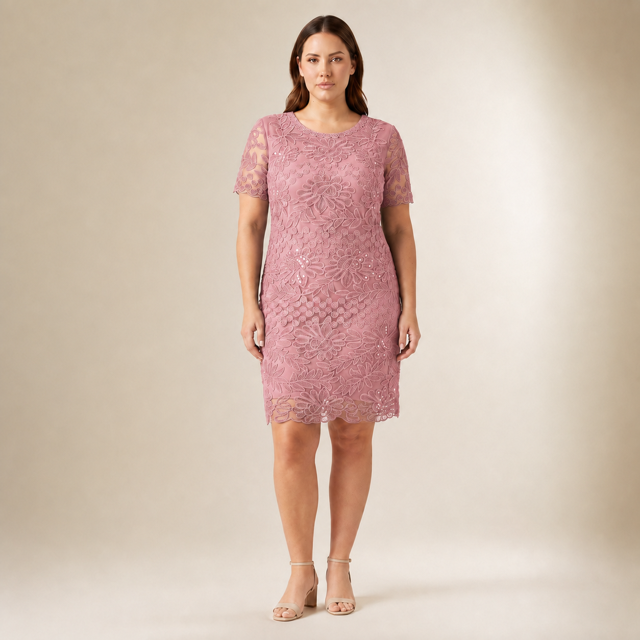 Vestido Corto Cintilla con Bordado