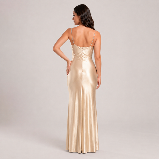 Vestido Satín Stretch Entallado con Tirantes de Pedrería, Drapeado Frontal y Abertura en Pierna Tallas S-L