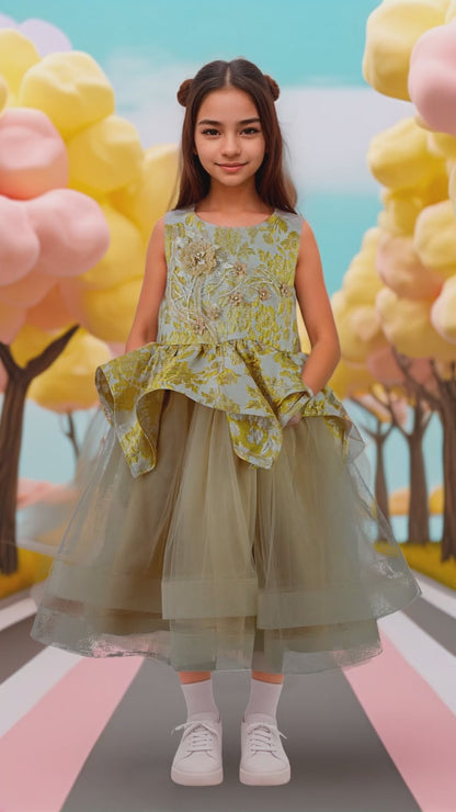 Vestido Infantil Dorado con Detalles en el Pecho Corte Midi Tallas 110-150
